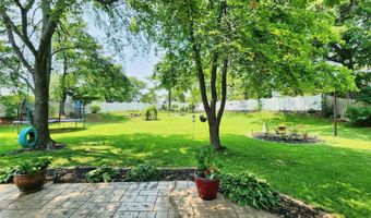 343 Oakleigh Woods Dr, Ballwin, MO 63011