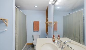 7 Nichols Ln 7, Hopkinton, RI 02832