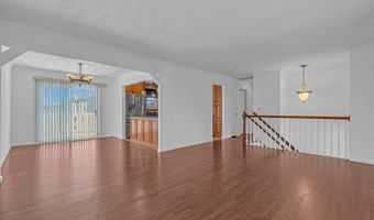19 Spruce St, Beachwood, NJ 08722