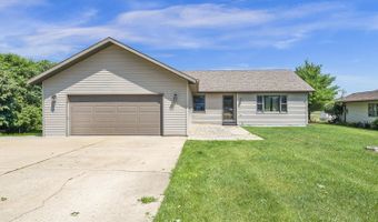 424 Emerald Dr, Arnolds Park, IA 51331
