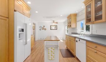289 Oliphant Ln, Middletown, RI 02842