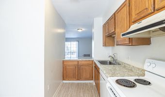 929 ROLFE St S 2, Arlington, VA 22204