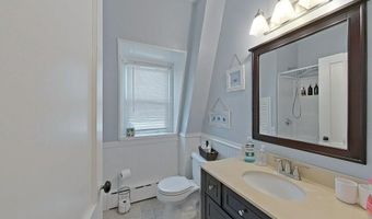 36 Dixon St, Newport, RI 02840