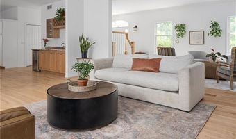 125 Fernwood Dr, East Greenwich, RI 02818