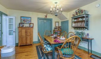 210 NE Valley St, Abingdon, VA 24210