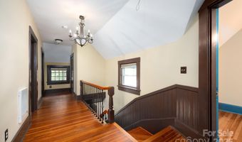 11 Cullowhee St, Asheville, NC 28801