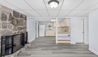82 Hope Rd, Cranston, RI 02921