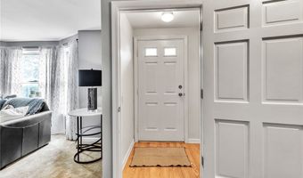 77 Sundridge Dr, Amherst, NY 14228