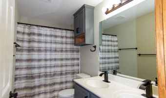 707 S Hedgewood Cir, Andover, KS 67002