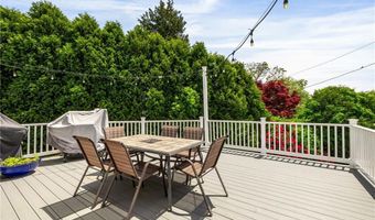60 Brooklyn Rd, Narragansett, RI 02882