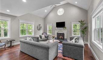 1004 Great Rd, Lincoln, RI 02865