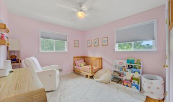 537 Roxbury Rd, Belford, NJ 07718