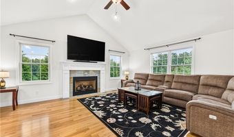 14 Longbrook Dr, Cumberland, RI 02864