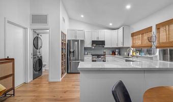 5465 Newcastle Ave 6, Encino, CA 91316