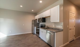 318 11TH St, Bandon, OR 97411