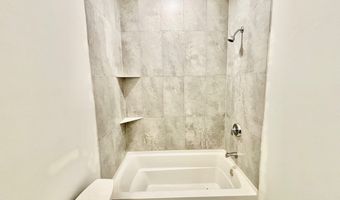 2 Garry Knls, Danbury, CT 06810