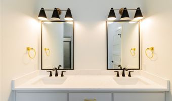 4 Lauder Cir, Bella Vista, AR 72715