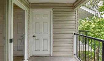 3305 WYNDHAM Cir 353, Alexandria, VA 22302