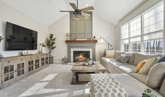 16 N Beech Tree Rd, Brookfield, CT 06804