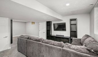 1107 Rosewood Dr, Altoona, IA 50009