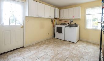 153 12th St, Belford, NJ 07718