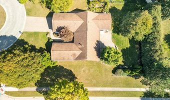 721 Brentwood Ct, Algonquin, IL 60102