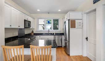 22 Bateman Ave, Newport, RI 02840