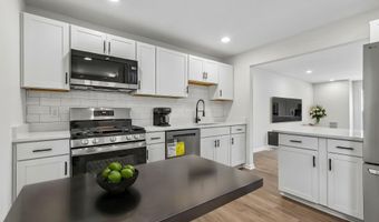 7403 HOUNDSBURY Ct, Alexandria, VA 22315