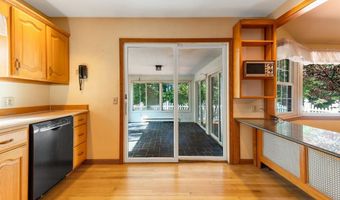 60 Boulder Dr, Auburn, ME 04210