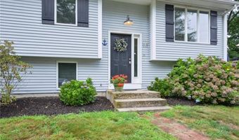 35 Old Town Trl, Narragansett, RI 02882