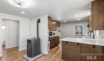 311 N School St, Cascade, ID 83611