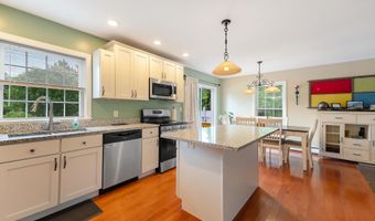 38 Fairview Ave, Auburn, ME 04210