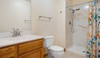 11 E Appletree Ln, Arlington Heights, IL 60004