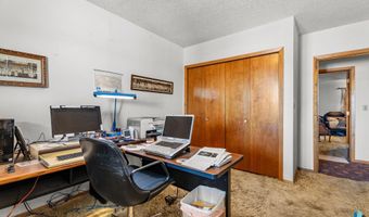 1409 Cedar St, Beresford, SD 57004