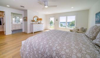 8 Shipmasters Cove Rd, Belfast, ME 04915