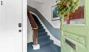 8 Franklin St 3, Newport, RI 02840