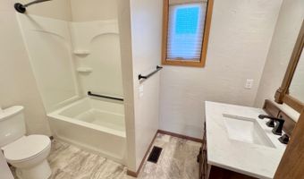 209 10th Ave NW, Bowman, ND 58623