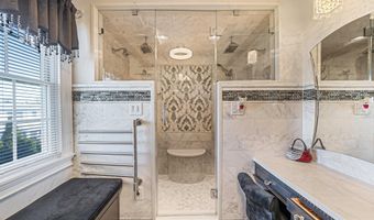 15 Foxcroft Rd, Albertson, NY 11507