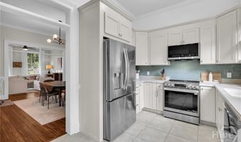 221 E 32nd St, Savannah, GA 31401