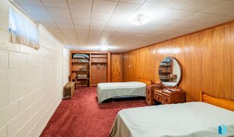 207 S 11th St, Beresford, SD 57004