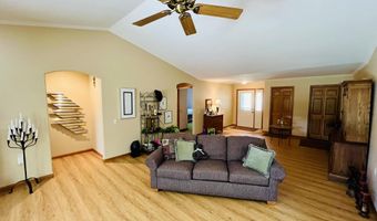 1024 Birchwood Ln, Aberdeen, SD 57401