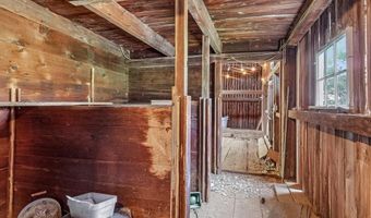 8893 LONGSWAMP Rd, Alburtis, PA 18011