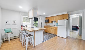 14 Lakeshore Dr, Belgrade, ME 04918