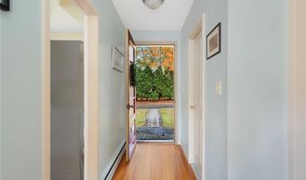 6 Conway Dr, Barrington, RI 02806