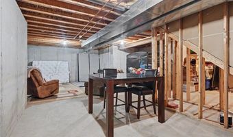 1000 Kathys Ct, Baldwin City, KS 66006