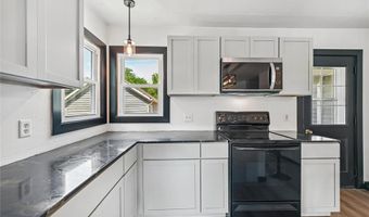203 E 4th St, Anamosa, IA 52205