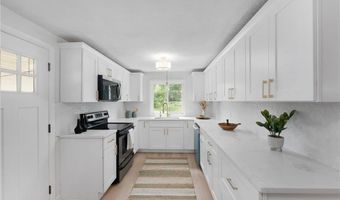 153 Vineyard Ave, Cumberland, RI 02864