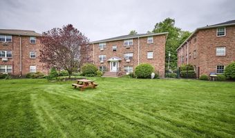 3 Colonial Village Dr 10, Arlington, MA 02476