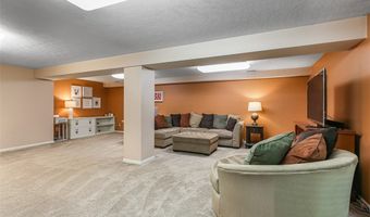 660 Elmwood Pt, Aurora, OH 44202
