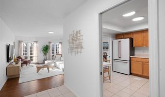 917 Claytonbrook Dr 3, Ballwin, MO 63011